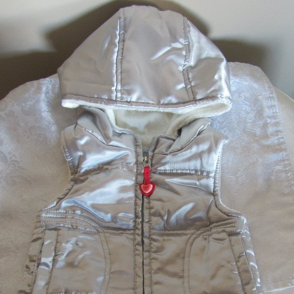 6- 12 Months Vest Shinny silver color - Please mum - Picture 1 of 4